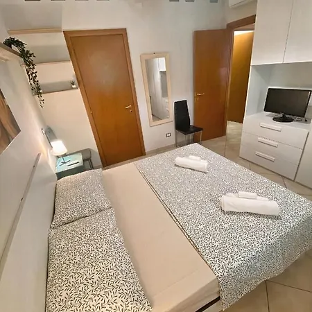 Lauri's Modern - 5 Minutes From Center Apartment