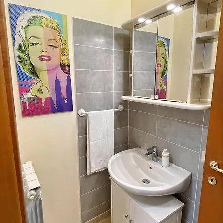 Lauri's Modern - 5 Minutes From Center Apartment *